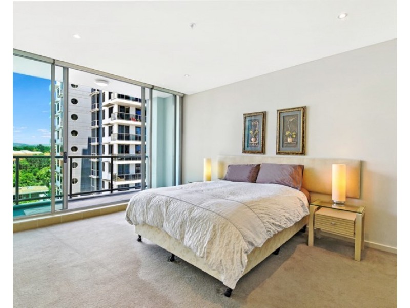 1 Como Crescent, Southport QLD 4215