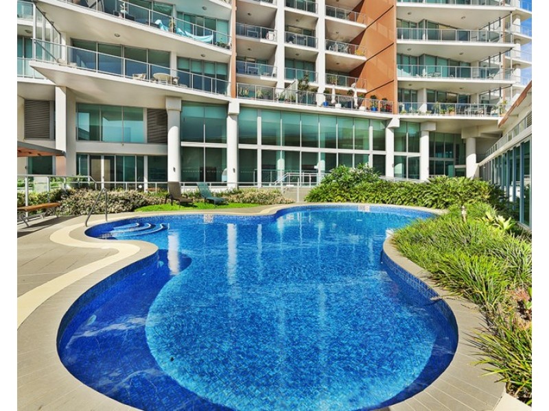 1 Como Crescent, Southport QLD 4215