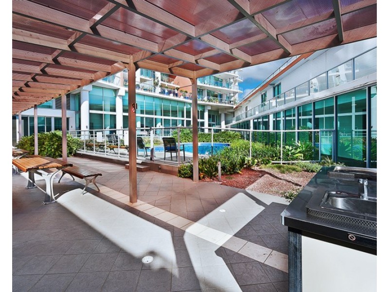 1 Como Crescent, Southport QLD 4215