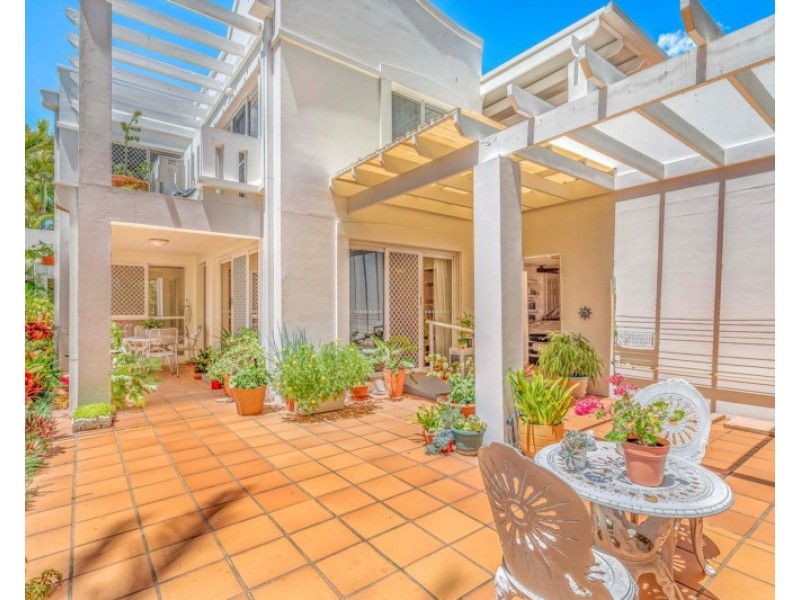 100 Cotlew Street East, Southport QLD 4215