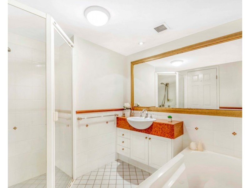 100 Cotlew Street East, Southport QLD 4215