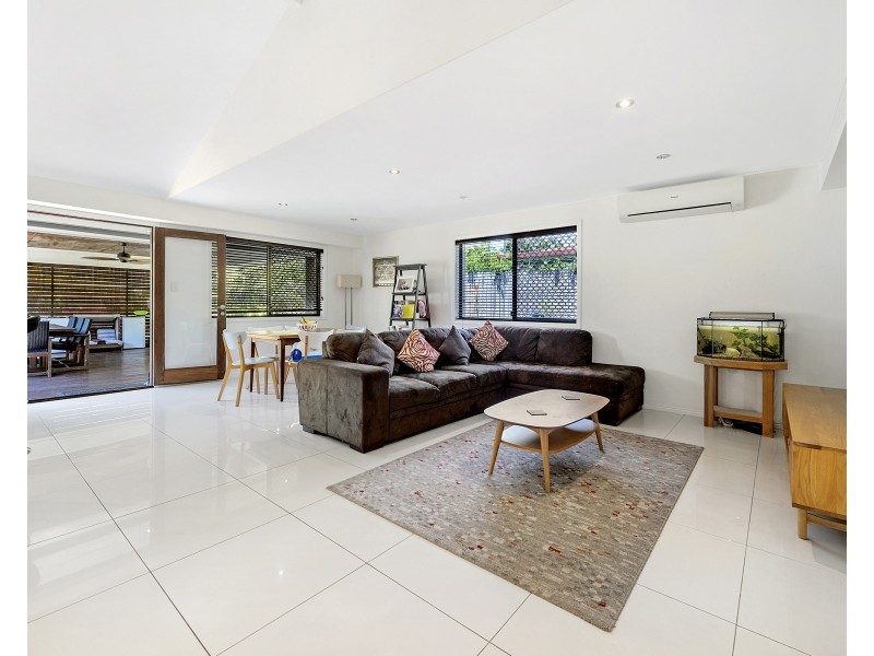 2 Glenmore Drive, Ashmore QLD 4214