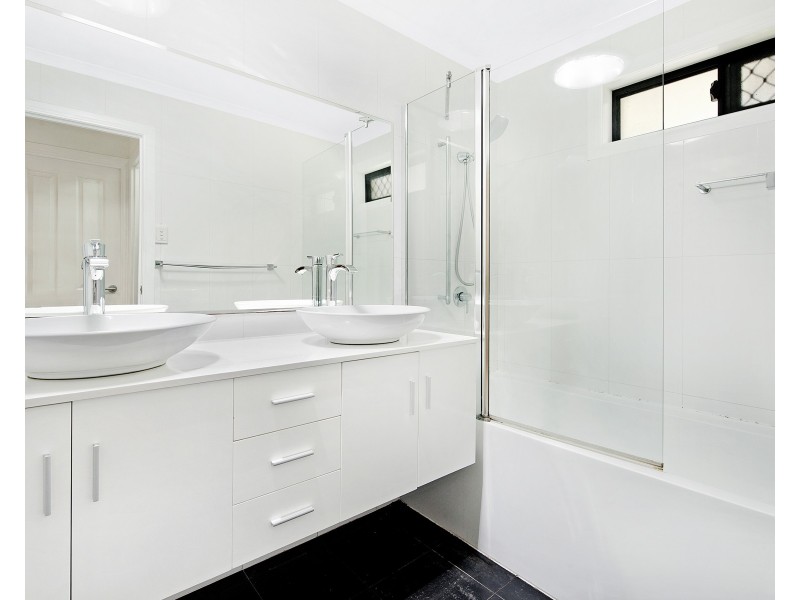 2 Glenmore Drive, Ashmore QLD 4214