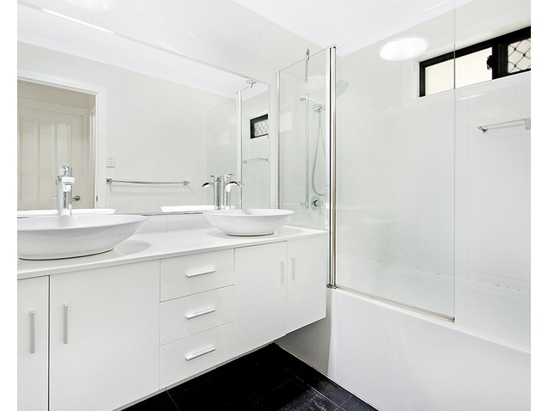 2 Glenmore Drive, Ashmore QLD 4214