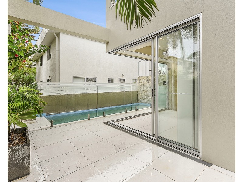 2/12 Oak Avenue, Surfers Paradise QLD 4217