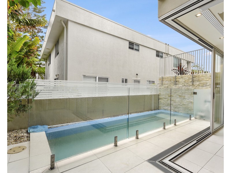 2/12 Oak Avenue, Surfers Paradise QLD 4217