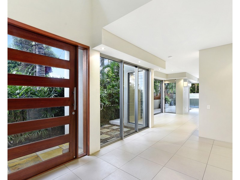 2/12 Oak Avenue, Surfers Paradise QLD 4217