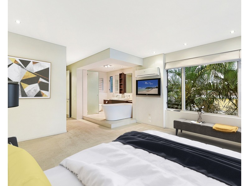 2/12 Oak Avenue, Surfers Paradise QLD 4217