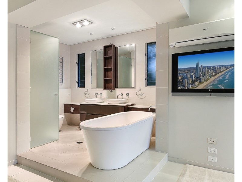 2/12 Oak Avenue, Surfers Paradise QLD 4217