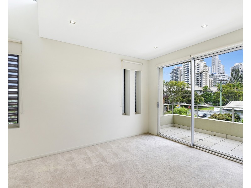 2/12 Oak Avenue, Surfers Paradise QLD 4217