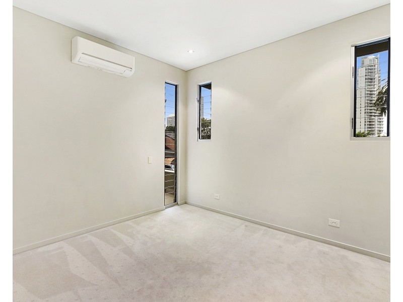 2/12 Oak Avenue, Surfers Paradise QLD 4217