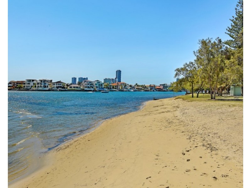 2/12 Oak Avenue, Surfers Paradise QLD 4217