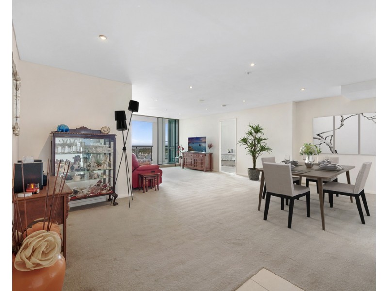 1 Como Crescent, Southport QLD 4215