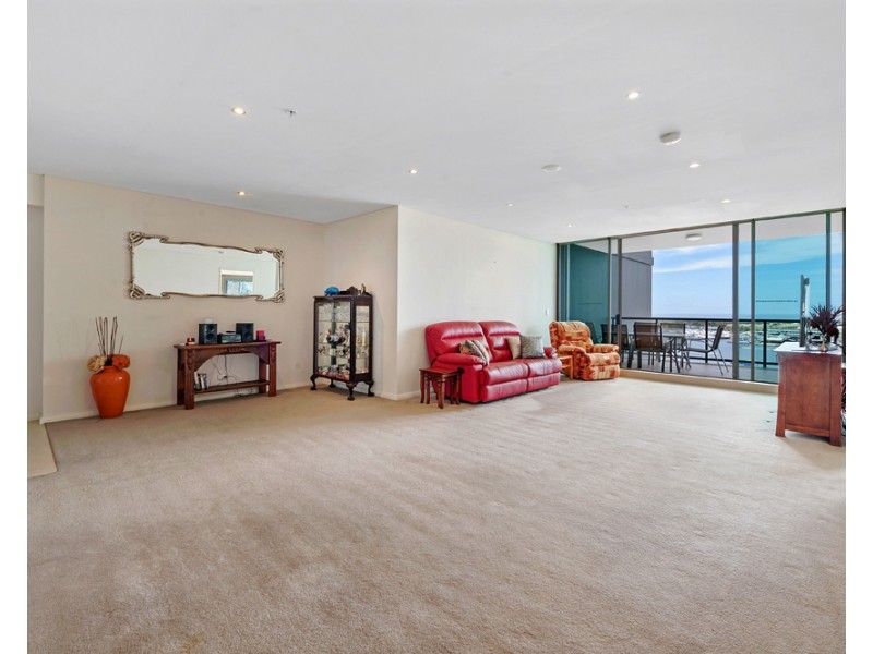 1 Como Crescent, Southport QLD 4215