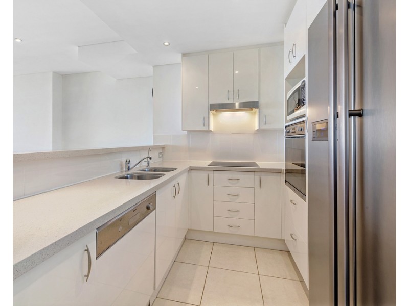 1 Como Crescent, Southport QLD 4215