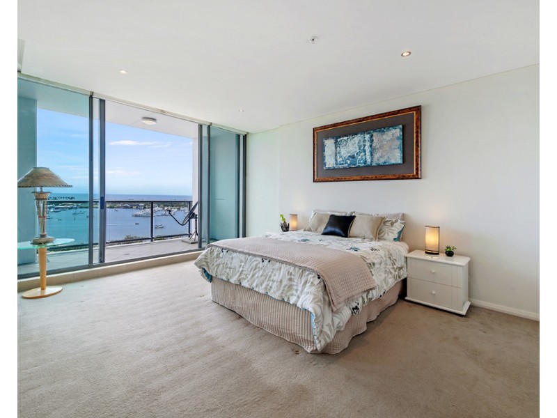 1 Como Crescent, Southport QLD 4215