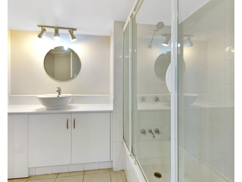 17/43 Enderley Avenue, Surfers Paradise QLD 4217