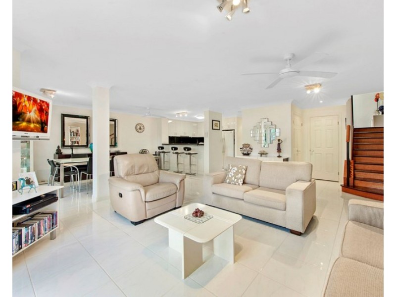 8/100 Cotlew Street East, Southport QLD 4215