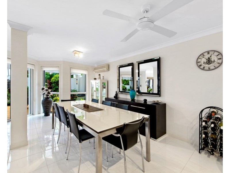 8/100 Cotlew Street East, Southport QLD 4215