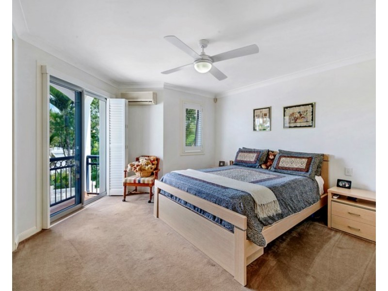 8/100 Cotlew Street East, Southport QLD 4215