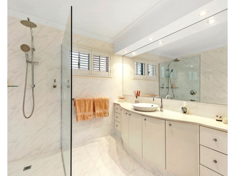 8/100 Cotlew Street East, Southport QLD 4215