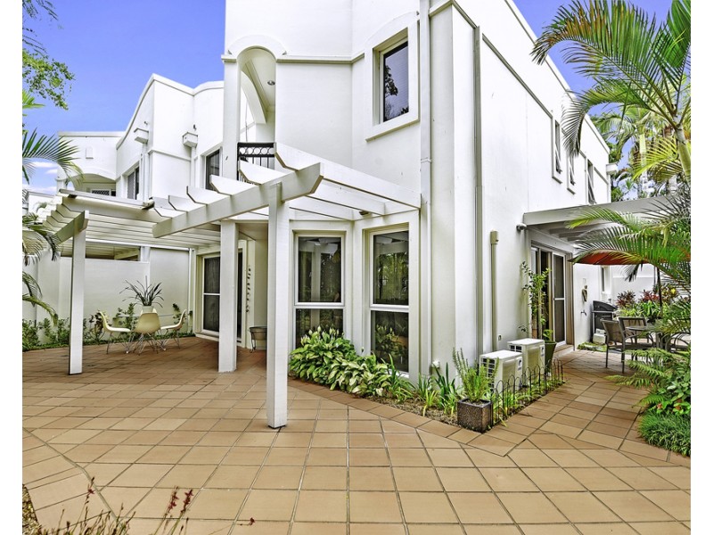 5/100 Cotlew Street East, Southport QLD 4215