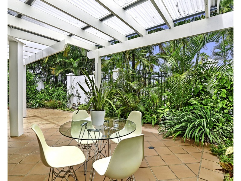 5/100 Cotlew Street East, Southport QLD 4215