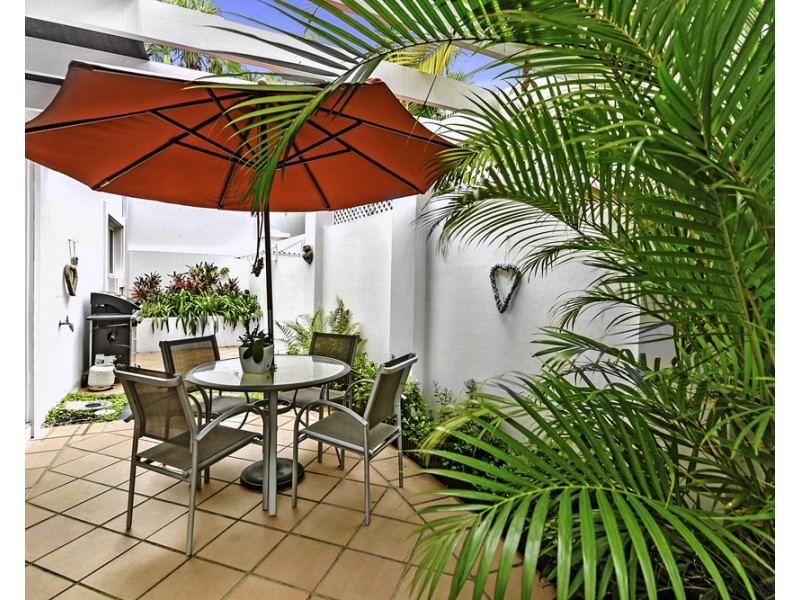 5/100 Cotlew Street East, Southport QLD 4215