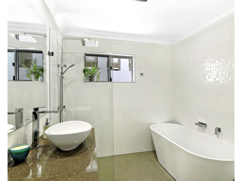 5/100 Cotlew Street East, Southport QLD 4215