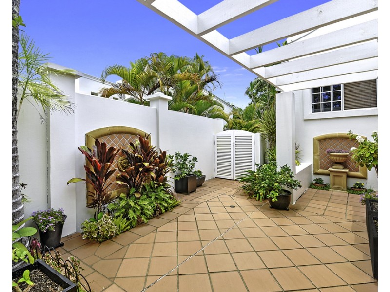 5/100 Cotlew Street East, Southport QLD 4215