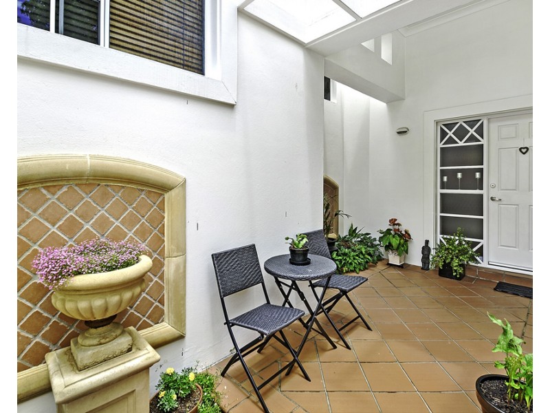 5/100 Cotlew Street East, Southport QLD 4215