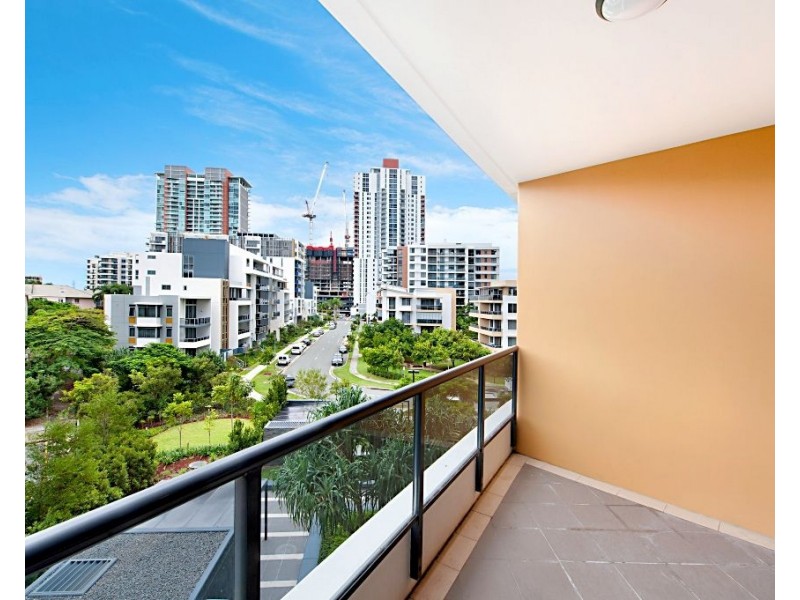 2 Aqua Street, Southport QLD 4215