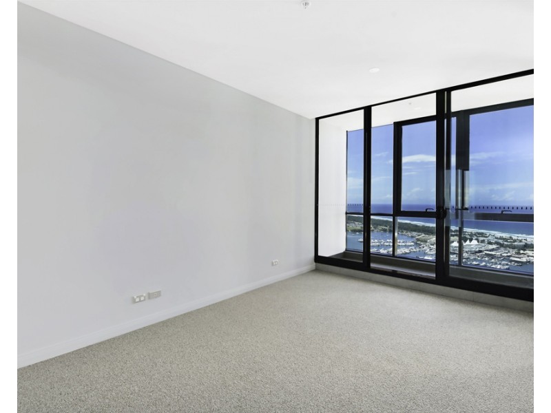 2 Como Crescent, Southport QLD 4215