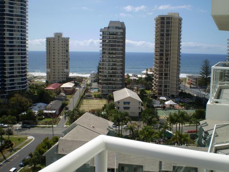 15 Breaker Street, Main Beach QLD 4217