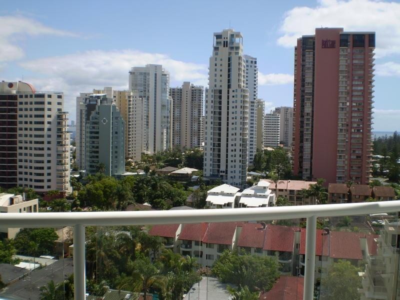 15 Breaker Street, Main Beach QLD 4217