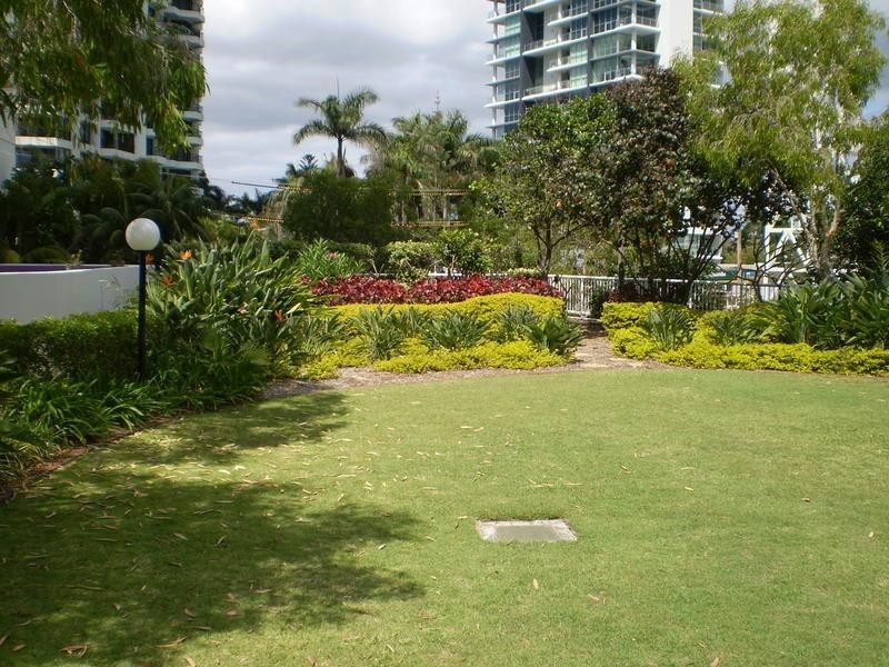 15 Breaker Street, Main Beach QLD 4217
