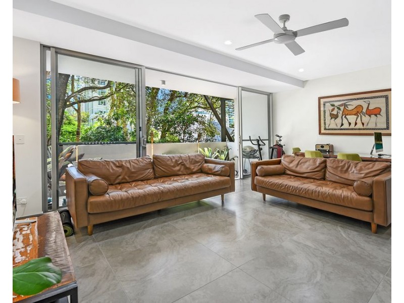 30 Brighton Parade, Southport QLD 4215