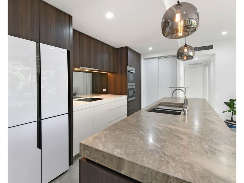 30 Brighton Parade, Southport QLD 4215