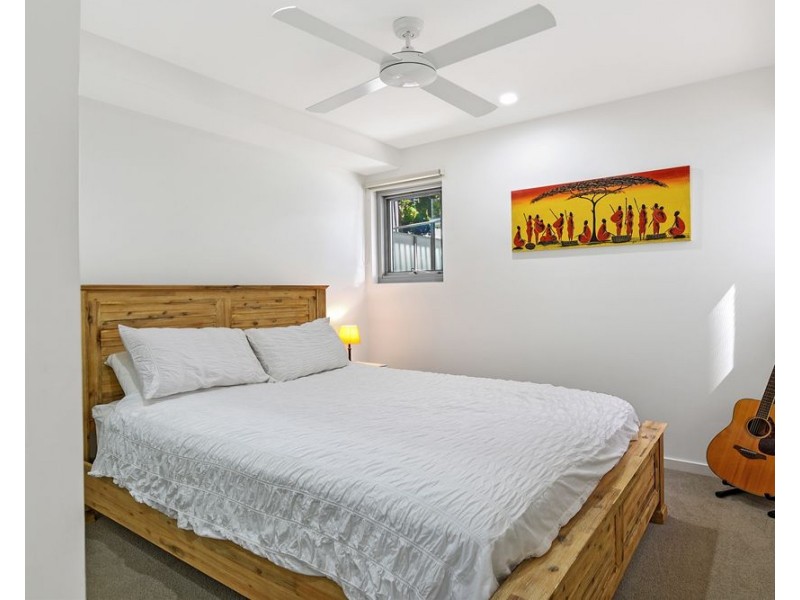 30 Brighton Parade, Southport QLD 4215