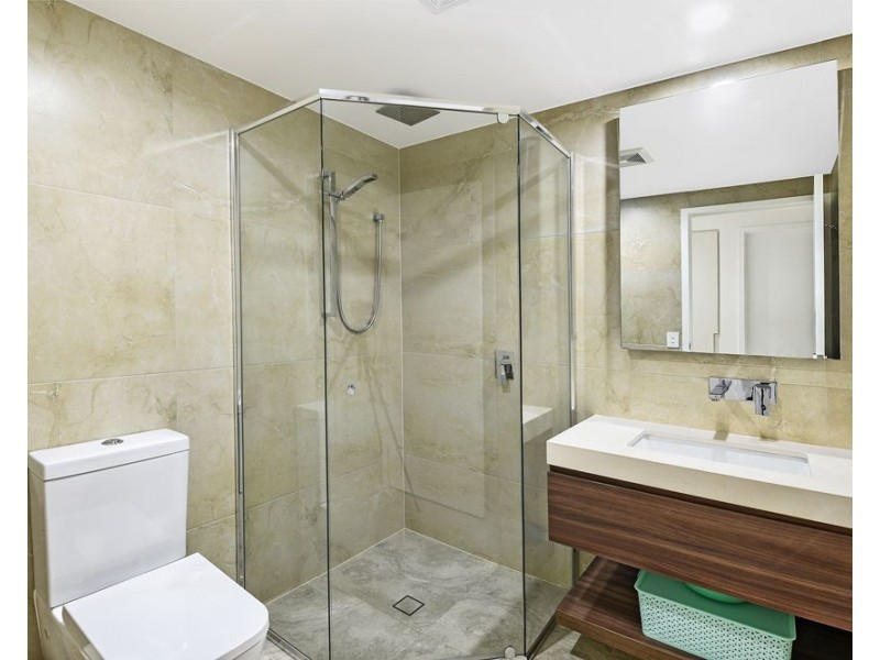 30 Brighton Parade, Southport QLD 4215