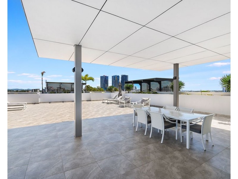 30 Brighton Parade, Southport QLD 4215