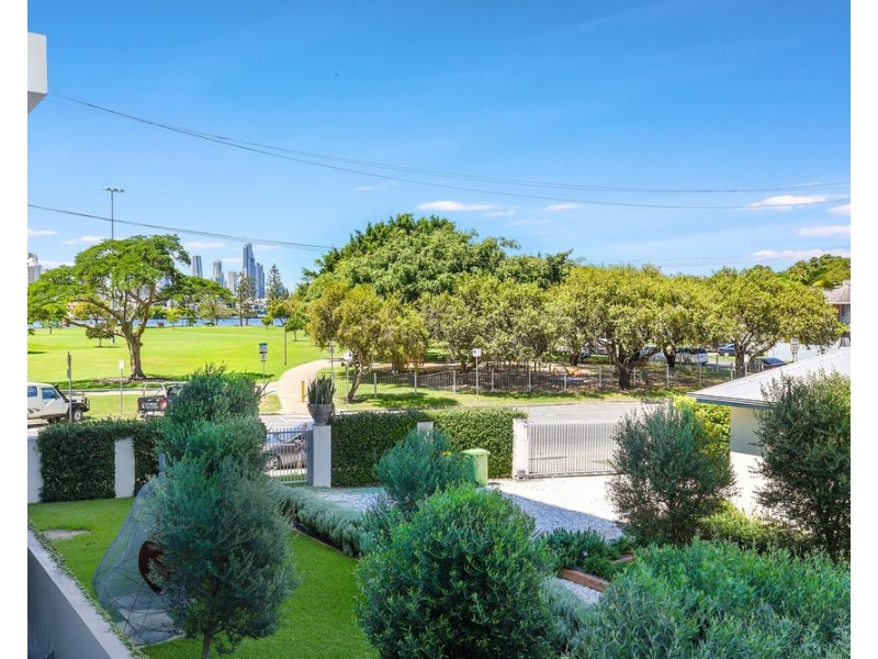 30 Brighton Parade, Southport QLD 4215