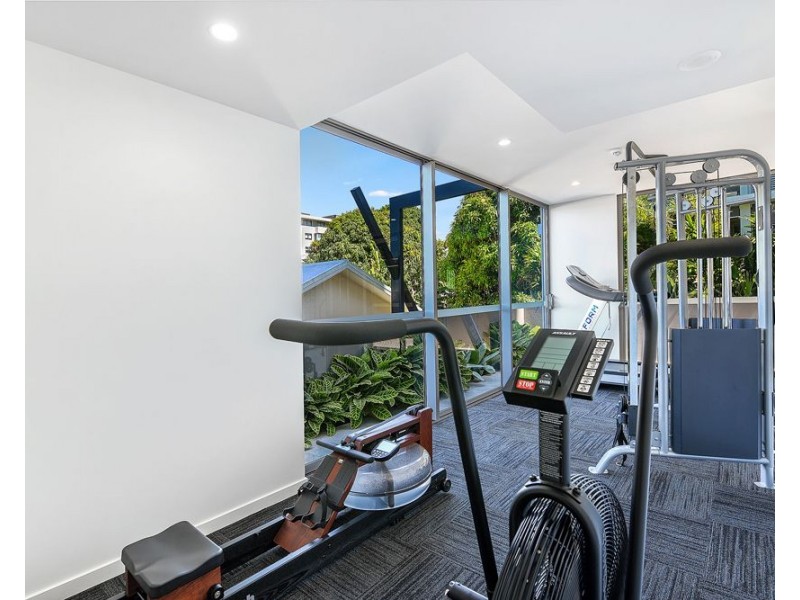 30 Brighton Parade, Southport QLD 4215