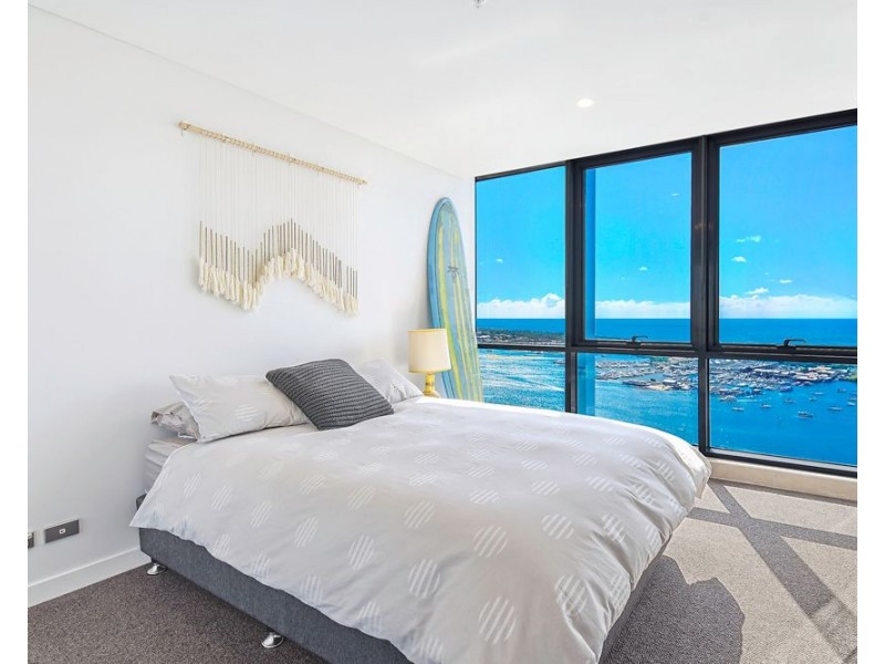 2 Como Crescent, Southport QLD 4215