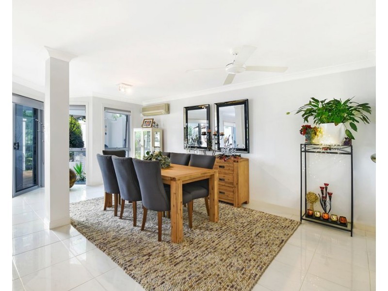 8/100 Cotlew Street East, Southport QLD 4215