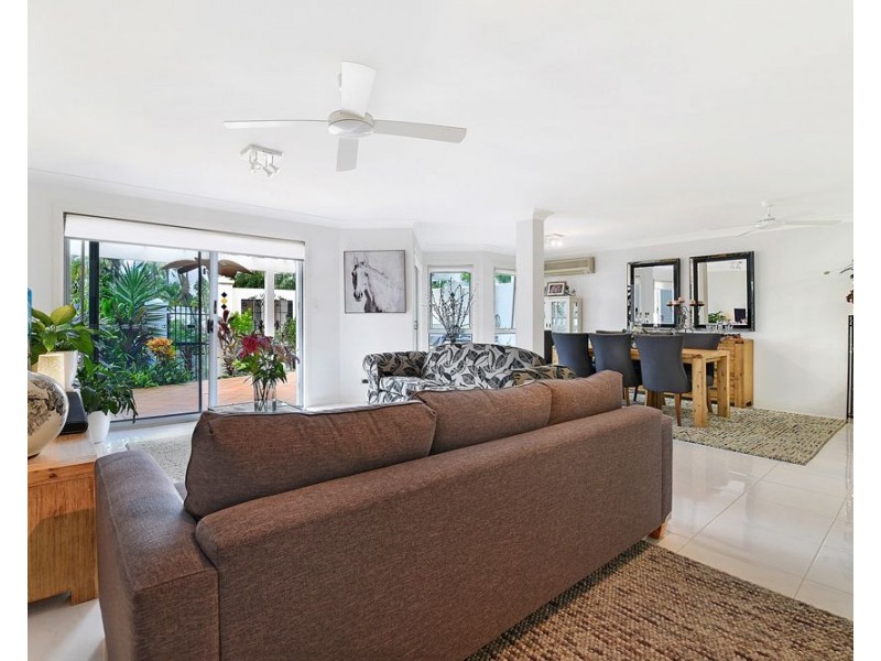 8/100 Cotlew Street East, Southport QLD 4215