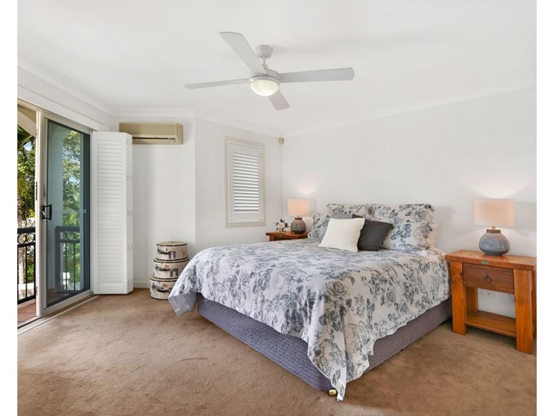 8/100 Cotlew Street East, Southport QLD 4215