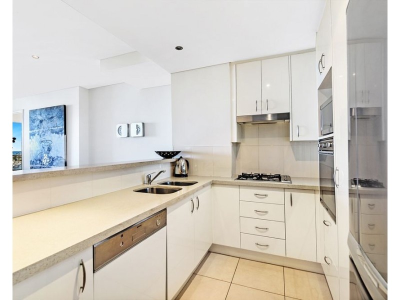 1 Como Crescent, Southport QLD 4215