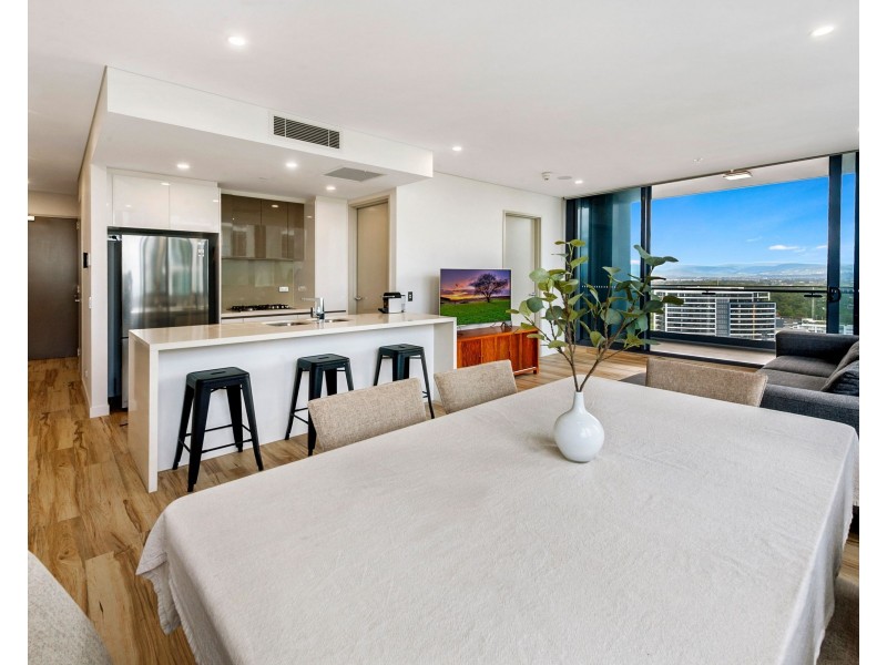 2 Como Crescent, Southport QLD 4215