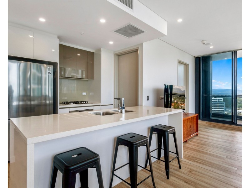 2 Como Crescent, Southport QLD 4215